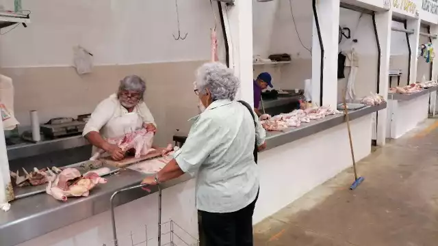 Mercado de carnes, entre la quincena y el desempleo en Carmen