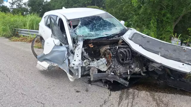 Automóvil sale de la carretera en Escárcega-Champotón; conductor atendido por SAMU