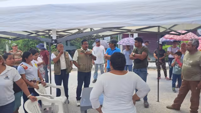 Padres de familia tomaron la escuela en Escárcega por una obra inconclusa desde hace cuatro años