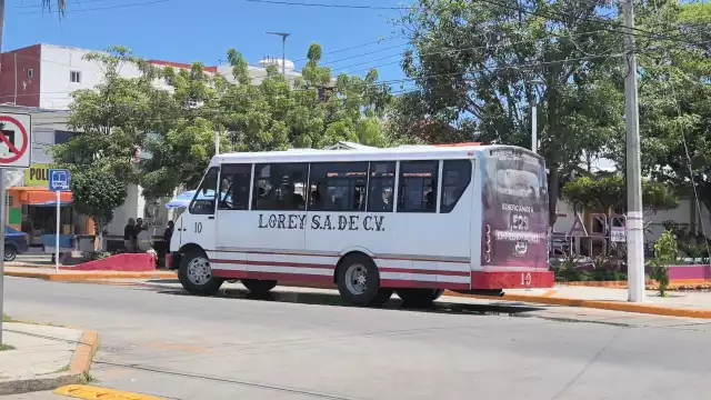 Transporte urbano en Ciudad del Carmen enfrenta crisis por tarifas obsoletas.