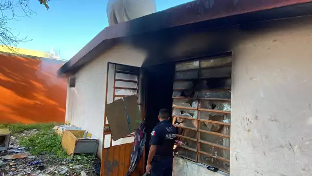 Emergencia nocturna: incendio en parque por conflicto entre indigentes