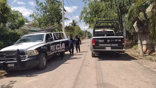 Vecinos aseguran que el comando armando disparó al menos 100 veces  contra la casa; al lugar llegaron elementos de la policía 