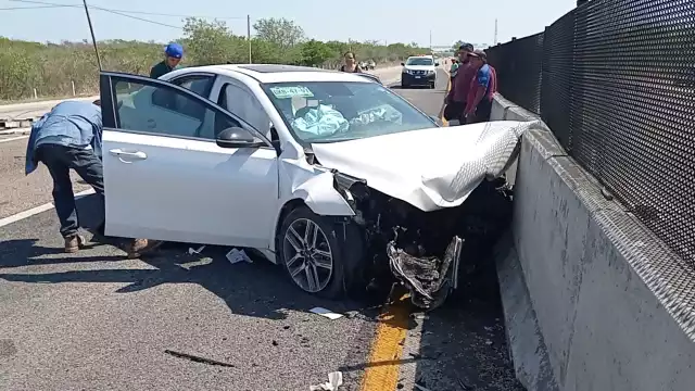 Paramédicos de la Cruz Roja Mexicana auxiliaron a la lesionada