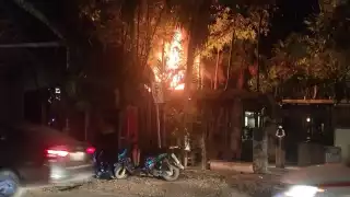 Incendio  arrasa con boutique en Tulum y deja daños mayores a 300 mil pesos