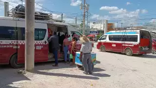 Conductores de transporte público demandan mayor vigilancia policial tras asaltos a cuatro unidades en rutas a comunidades locales.