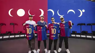 El FC Barcelona ha puesto ya a la venta la camiseta con el logo de la banda británica Coldplay que el equipo lucirá en el Santiago Bernabeu en su enfrentamiento contra el Real Madrid, en el primer clásico de la temporada el próximo 26 de octubre.