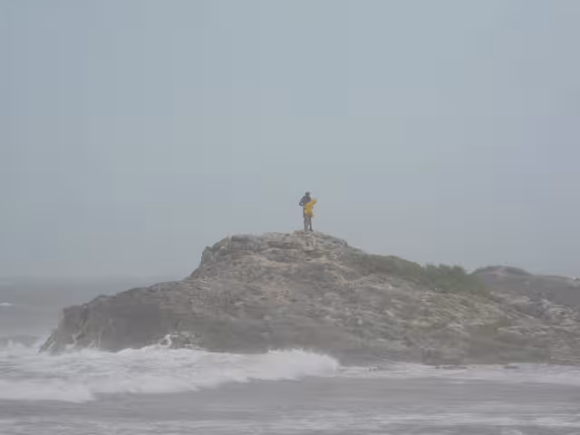 Las costas de Cancún permanecen cerradas