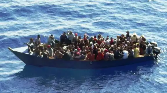 Al menos 40 migrantes perdieron la vida y varios más resultaron heridos tras incendiarse la embarcación en la que viajaban frente a la costa de Haití. Al menos 40 migrantes perdieron la vida y varios más resultaron heridos tras incendiarse la embarcación en la que viajaban frente a la costa de Haití.