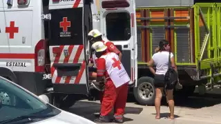 Motociclista se lleva de "corbata" a peatón en Champotón 
