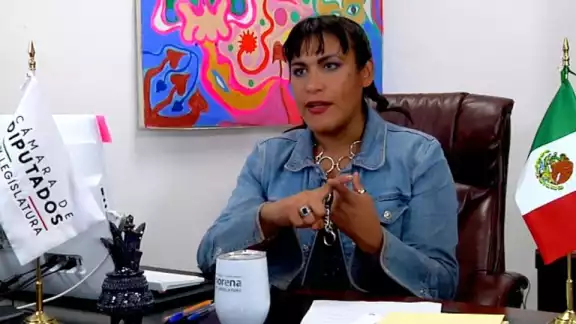 Diputada María Clemente se lanza como reguetonera tras la marcha del orgullo LGBTQ+