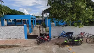 Personal de la Segey atiende y soluciona problemas de suministro eléctrico en una primaria