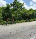 Camión volquete dejó escombro sobre la carretera Escárcega–Villahermosa.