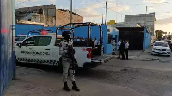 Aseguraron brincar del segundo piso de la casa, lo que les permitió escapar Aseguraron brincar del segundo piso de la casa, lo que les permitió escapar