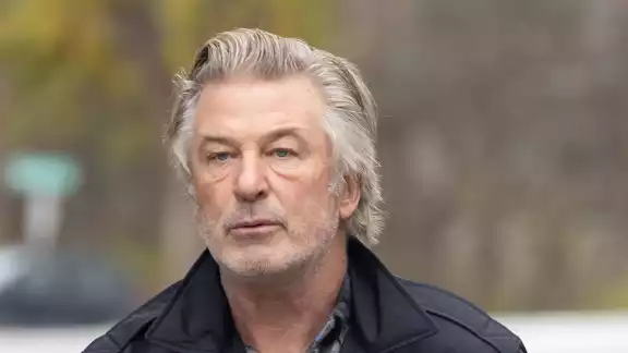 Alec Baldwin enfrenta una nueva demanda por asesinato de Halyna Hutchins
