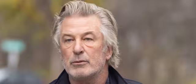 Alec Baldwin enfrenta una nueva demanda por asesinato de Halyna Hutchins