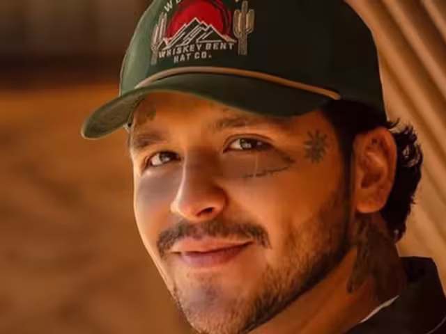 Nodal luce feliz y en paz natural