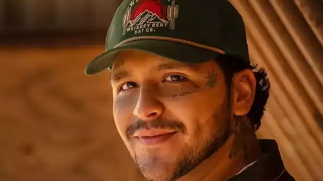 Nodal luce feliz y en paz natural