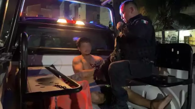 Los agentes indicaron que el detenido podría estar bajo los efectos de alguna sustancia