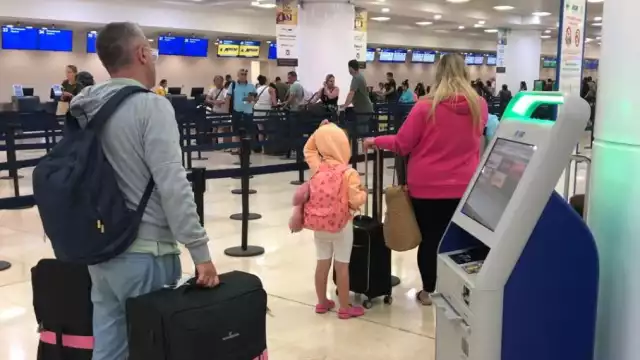 ¿Cuáles fueron los principales vuelos del día en el Aeropuerto Internacional de Cancún?