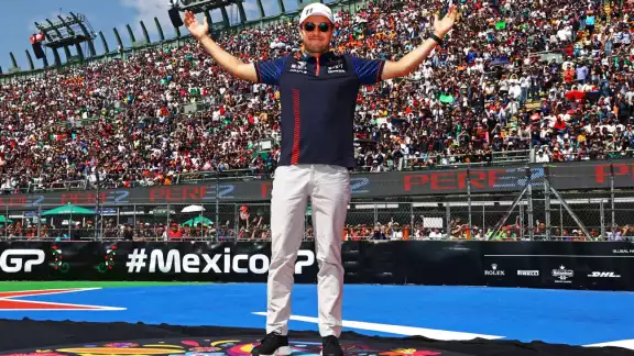 Checo estará de vuelta para 2026 en la F1 Checo estará de vuelta para 2026 en la F1