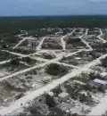 Los lotes se encuentran en la zona continental de Isla Mujeres, junto al antiguo basurero, delimitados por una barda