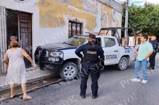 Accidente en Campeche: patrulla estatal choca contra vivienda por falla mecánica