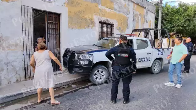 Accidente en Campeche: patrulla estatal choca contra vivienda por falla mecánica