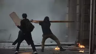 Marcha del 2 de octubre 2025 en vivo: ¡Brote de violencia por encapuchados! Policía responde con gas lacrimógeno