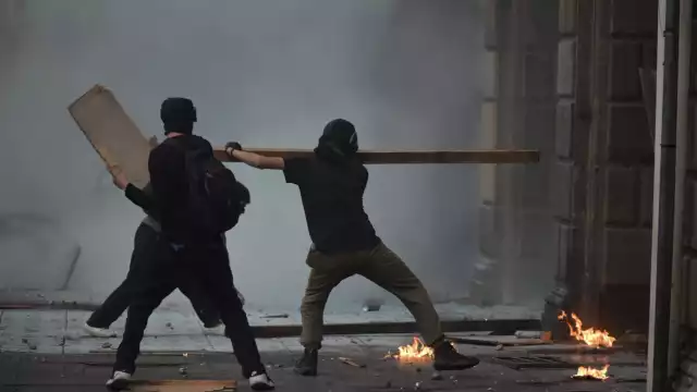 La manifestación se salió de control; se registran brotes de violencia.