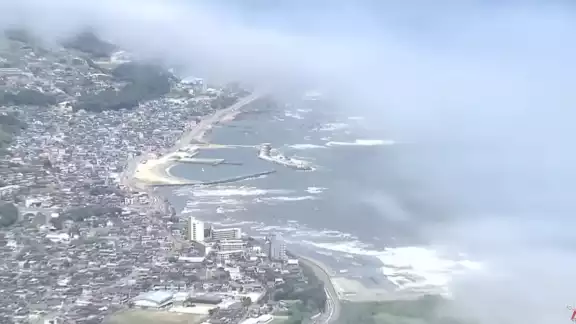 Tsunami llegando a las costas de Japón, luego del terremoto que sacudió a Rusia.