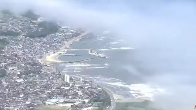 Tsunami llegando a las costas de Japón, luego del terremoto que sacudió a Rusia.