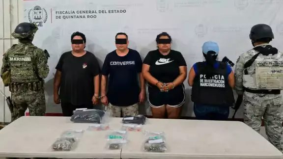 Entre el grupo de detenidos, se identificaron a dos mujeres