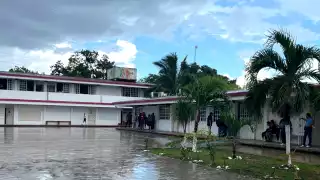 Falla en instalación de aires acondicionados pone en riesgo a 760 alumnos en escuela de Cancún