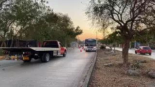 Por manejar ebrio, conductor de una Jeep se vuelca y se da a la fuga en Cancún