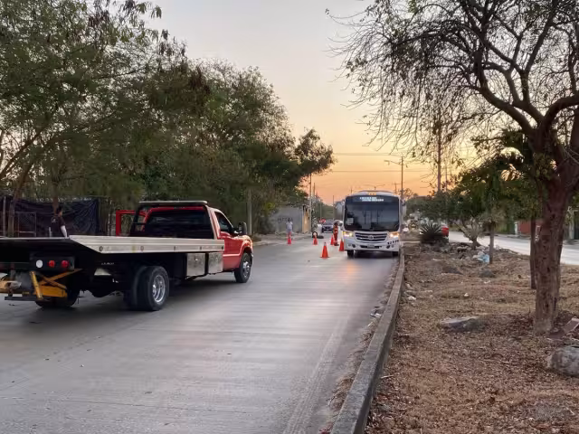 En el accidente solo se registraron daños materiales, mientras que la unidad será remolcada a un corralón