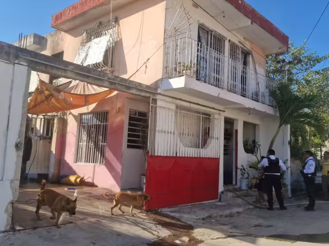 Después de 15 minutos, los bomberos con mil litros de agua controlaron el siniestro
