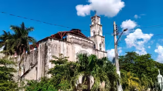 Robaron el cable del pararrayos de la parroquia tras el desplome del techo.