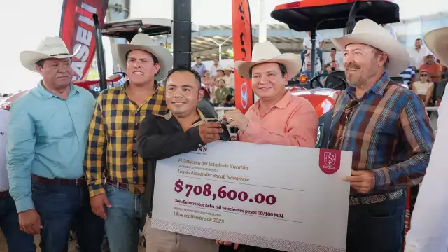 El Gobernador subrayó que esta entrega marca un hecho histórico al ser maquinaria financiada con recursos estatales