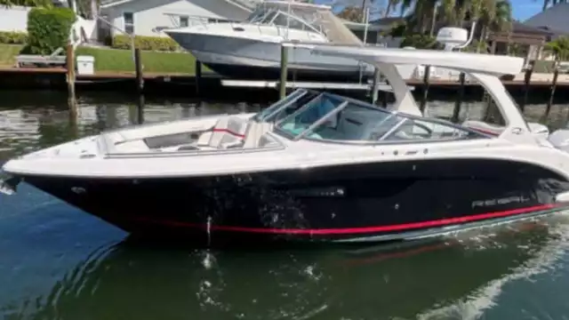 La embarcación en la que navegaban los tripulantes es una lancha Regal de 32 pies.