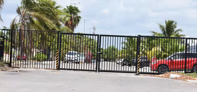 En varios fraccionamientos de Cancún, los vecinos cerraron las calles debido a la inseguridad