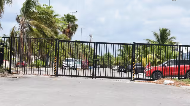 En varios fraccionamientos de Cancún, los vecinos cerraron las calles debido a la inseguridad