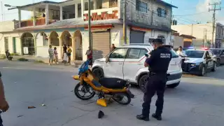 Detienen a conductor tras chocar a un motociclista en Cozumel; reportan un menor y un adulto lesionados