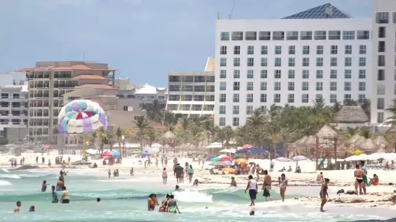 PRESTADORES de servicios reportan una caída de hasta 15% en la afluencia de visitantes PRESTADORES de servicios reportan una caída de hasta 15% en la afluencia de visitantes
