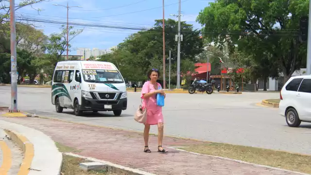 Debido al calor, se recomienda salir con ropa ligera, mantenerse hidratado y evitar salir en horarios con mayor calor