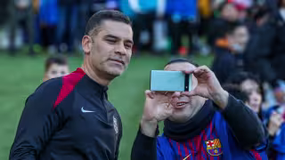 Históricos del futbol mundial se reúnen para el adiós de Iniesta