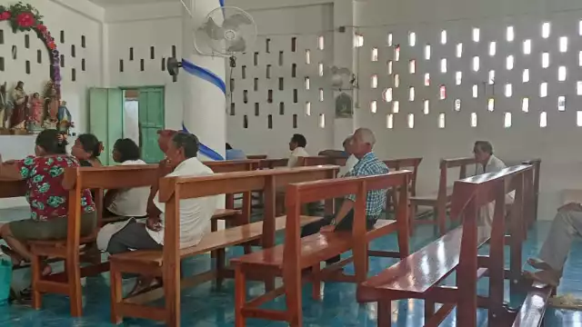 Los presenten  ofrecen los platillos tradicionales como parte de las tradiciones