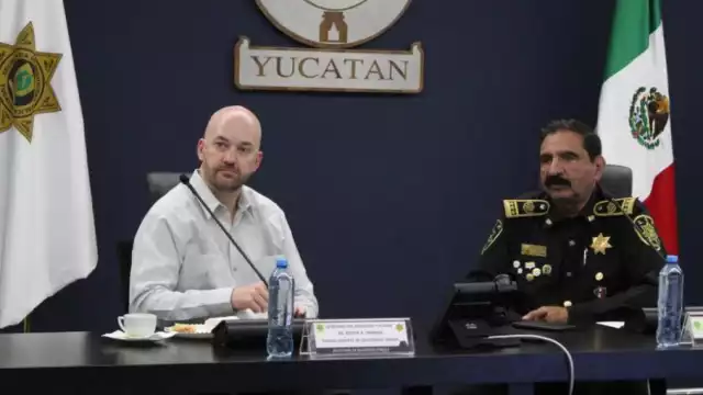 Justen Thomas junto a Luis Felipe Saidén en la SSP