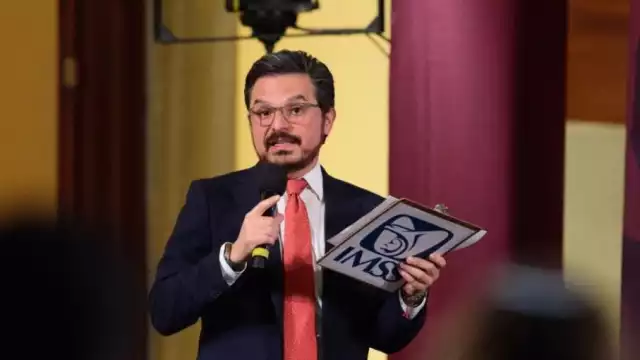 Zoé Robledo, titular del IMSS