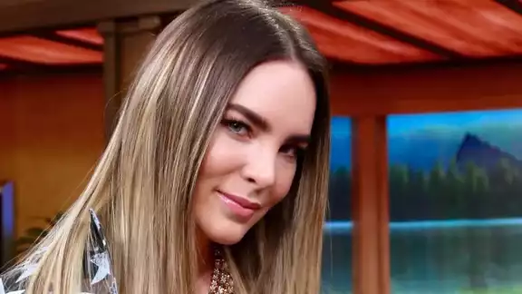 Belinda fue acosada con preguntas de la prensa por boda entre Nodal y Ángela Aguilar