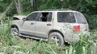 Dos incidentes vehiculares ocurrieron en la carretera federal Escárcega–Chetumal debido al exceso de velocidad y las malas condiciones de la vía.